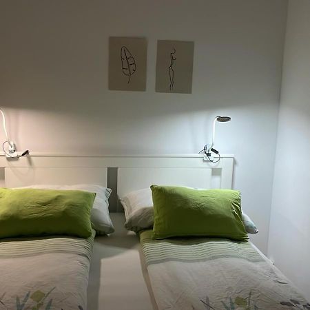 Best Rated Central Apartment Vienna - Ac, Wifi, 24H7Days Self Check-In, Board Games, Netflix エクステリア 写真