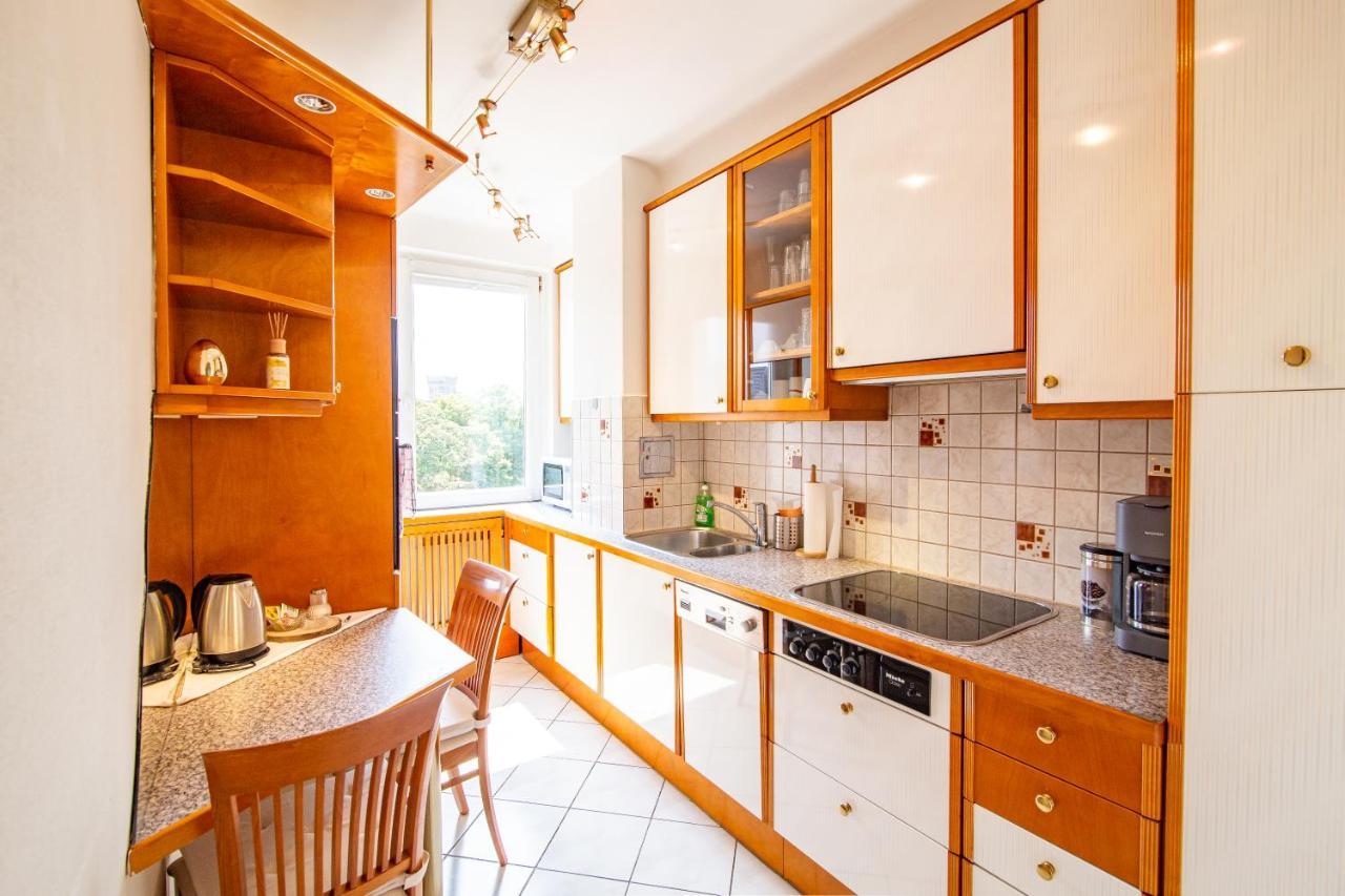 Best Rated Central Apartment Vienna - Ac, Wifi, 24H7Days Self Check-In, Board Games, Netflix エクステリア 写真