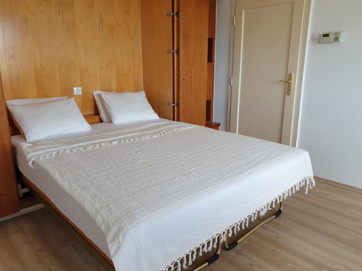 Best Rated Central Apartment Vienna - Ac, Wifi, 24H7Days Self Check-In, Board Games, Netflix エクステリア 写真