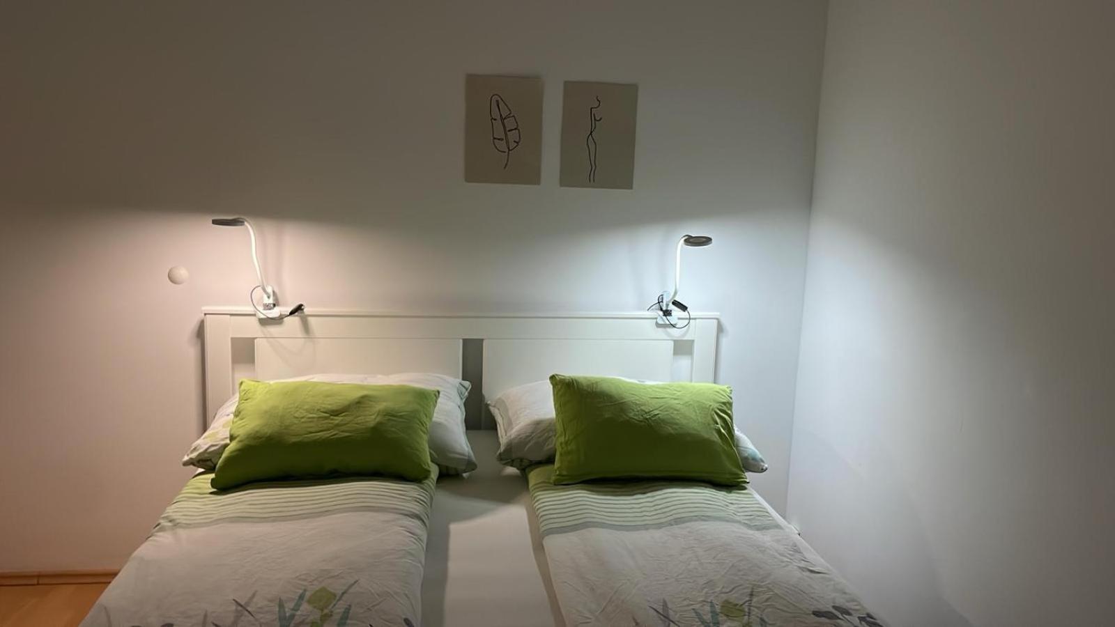 Best Rated Central Apartment Vienna - Ac, Wifi, 24H7Days Self Check-In, Board Games, Netflix エクステリア 写真